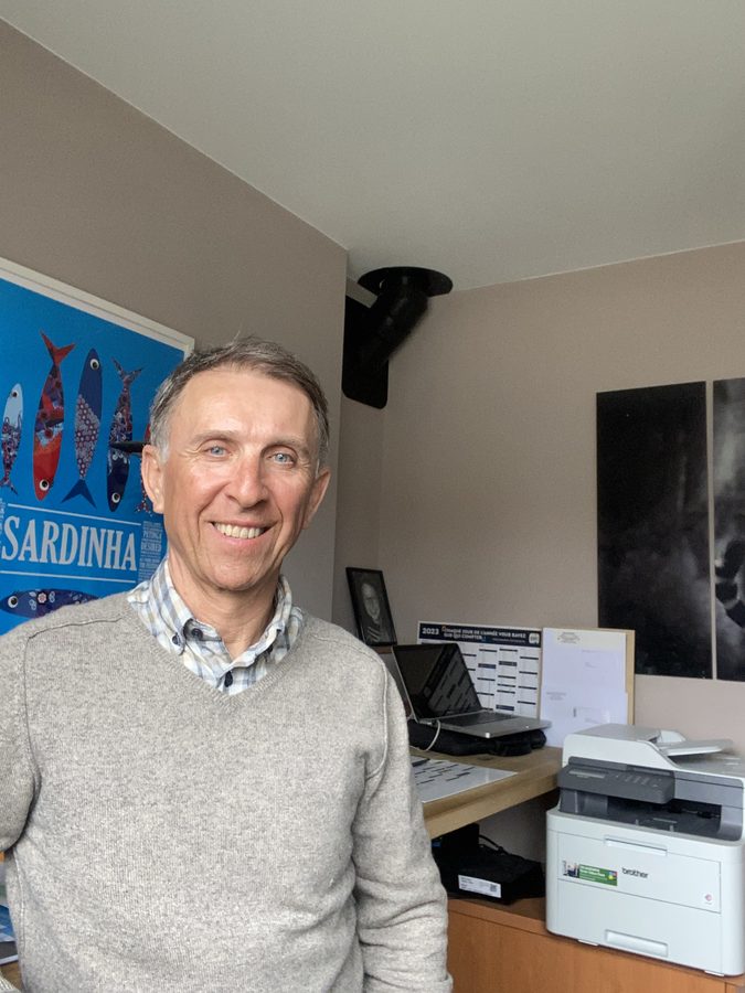 Jean-Pierre Fournex dans son bureau